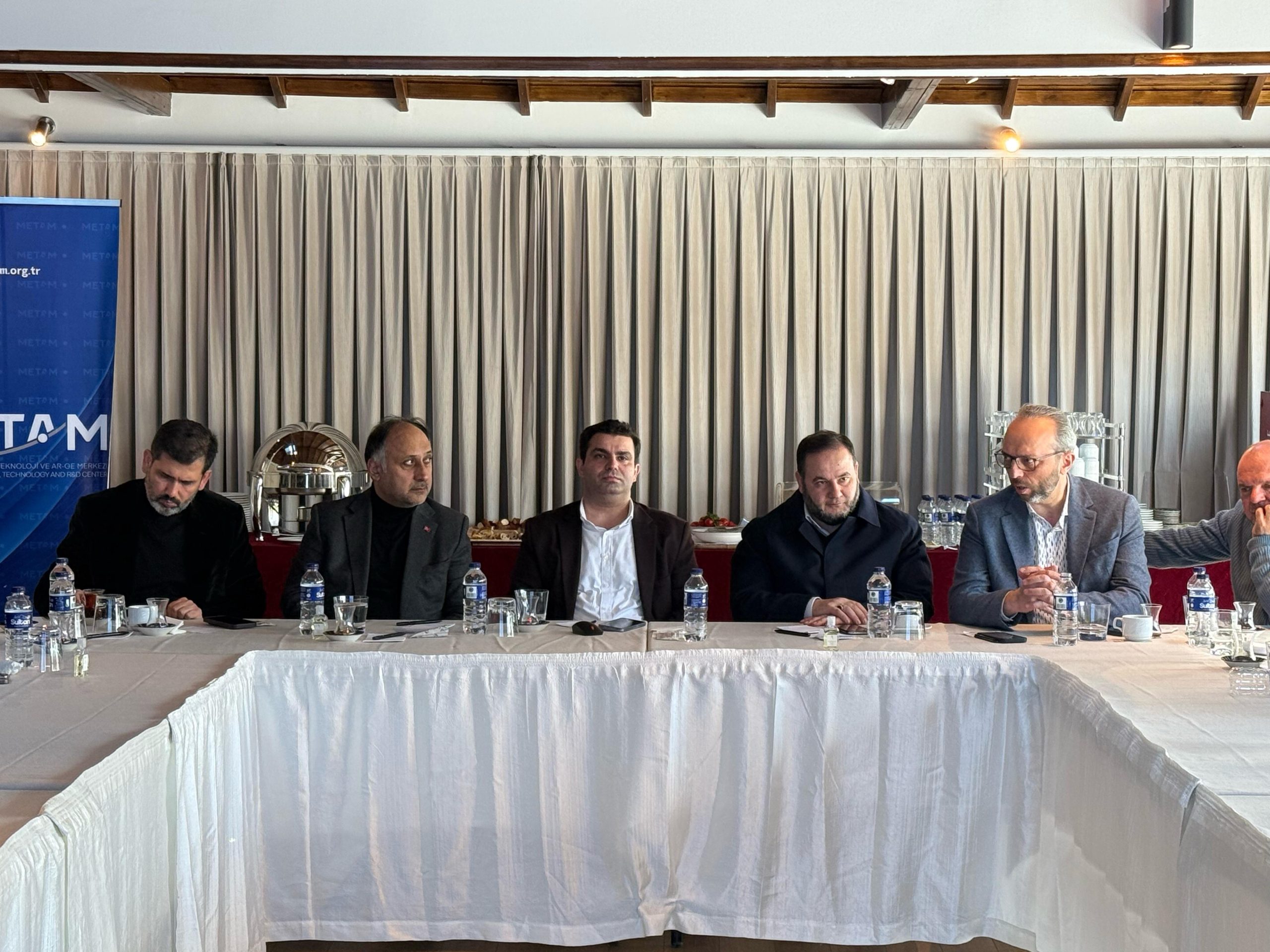 Milletlerarası Eğitim, Teknoloji ve ARGE Merkezi – METAM olarak Uluslararası Teknoloji Girişimcileri toplantısını çeşitli ülkelerden mühendis derneklerinin katılımıyla gerçekleştirildik.