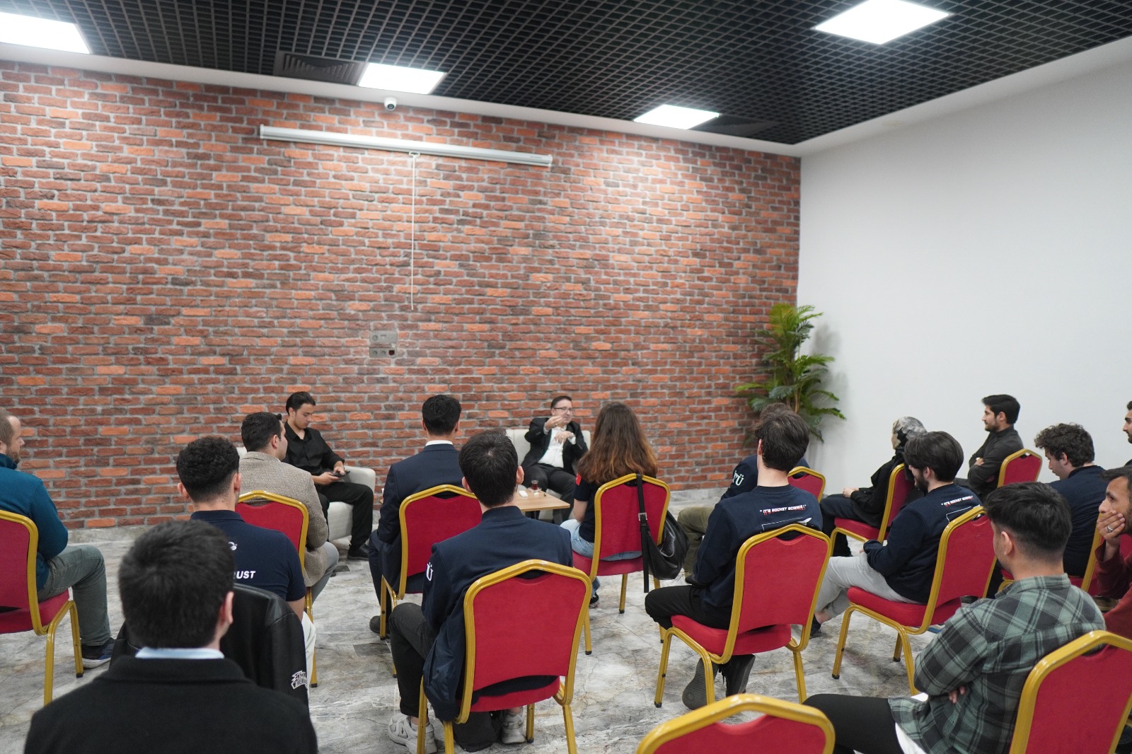 Girişimcilik Okulu Eğitimlerimiz Devam Ediyor