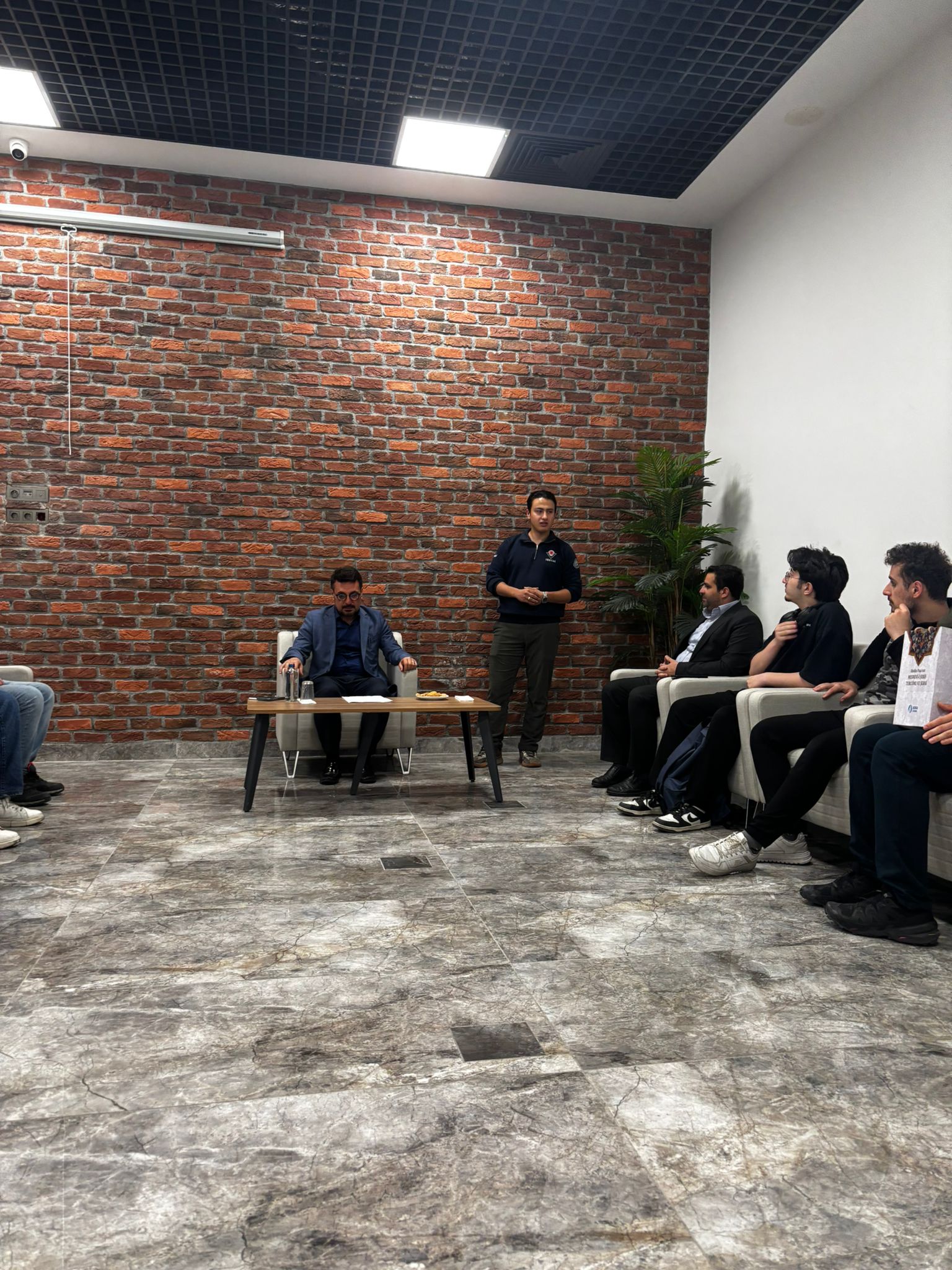 METAM Akademi konferansları kapsamındaki üçüncü eğitim Borsa İstanbul Kurumsal İletişim Direktörü sn. Yavuz Selim Kurt’un markalaşma süreçleri yönetimi konulu sunumuyla gerçekleştirildi.