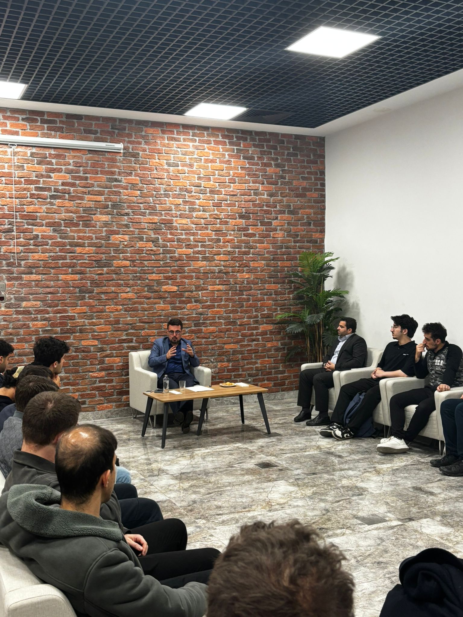 METAM Akademi konferansları kapsamındaki üçüncü eğitim Borsa İstanbul Kurumsal İletişim Direktörü sn. Yavuz Selim Kurt’un markalaşma süreçleri yönetimi konulu sunumuyla gerçekleştirildi.